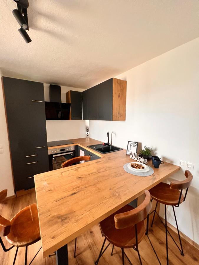 Perfekte Lage! Ganze Wohnung Burgblick Residenz Sankt Veit an der Glan Exteriör bild