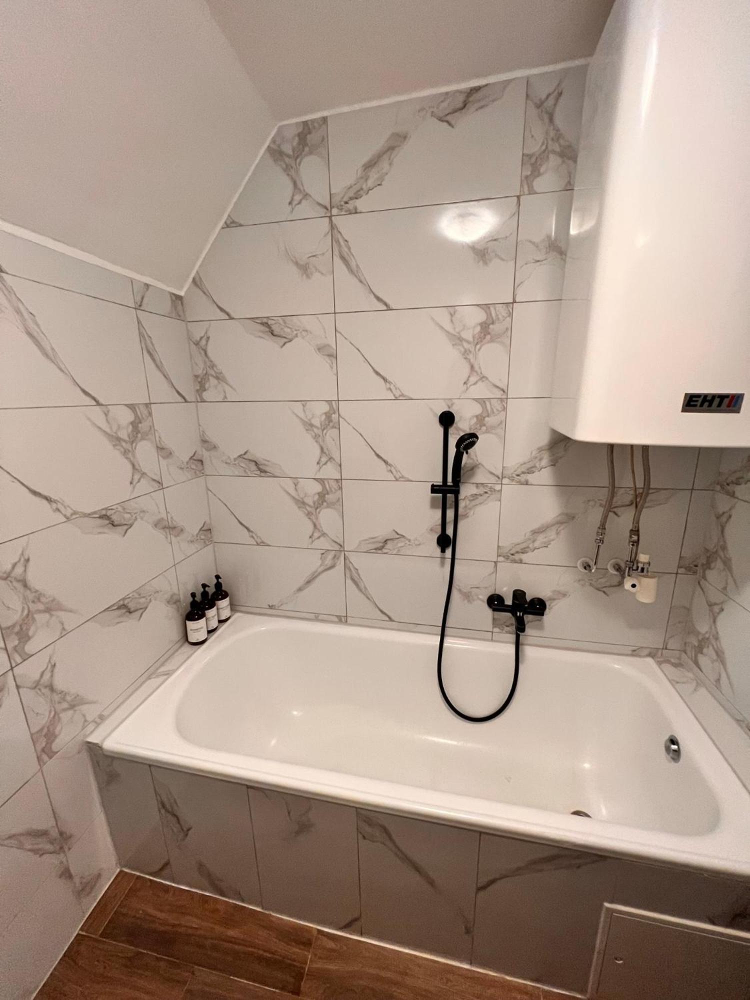 Perfekte Lage! Ganze Wohnung Burgblick Residenz Sankt Veit an der Glan Exteriör bild